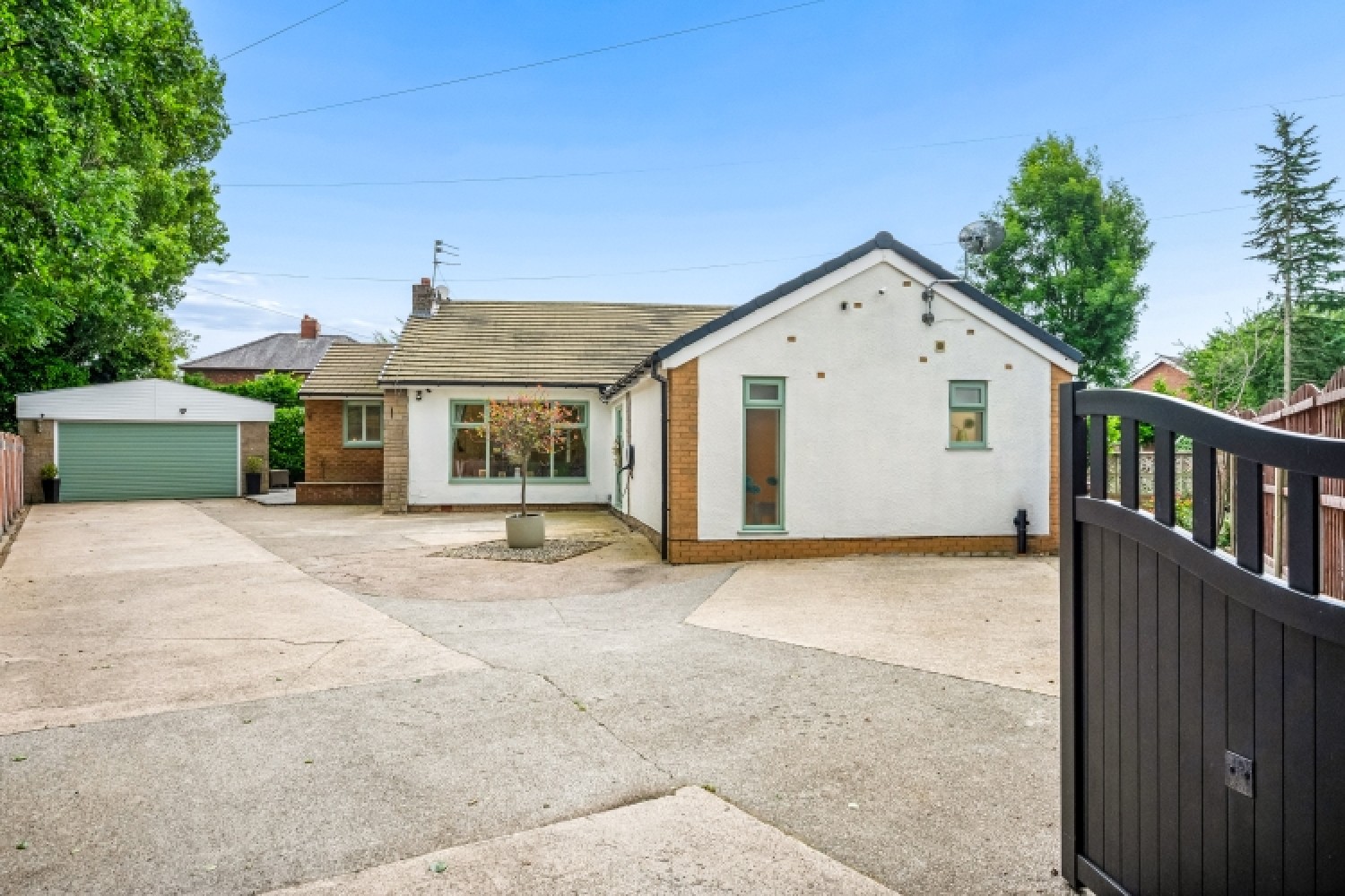 4 bedroom Bungalow for sale in 1 Danesway Walton-le-Dale, Walton-le-Dale, Preston, Lancashire, PR5 4UQ, UK