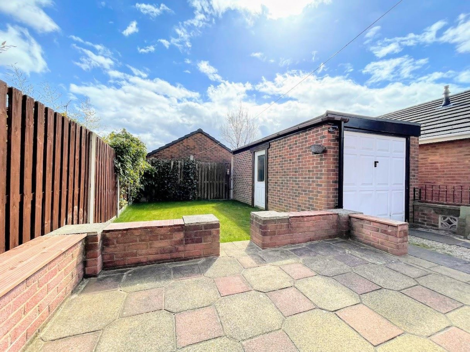 2 bedroom House for sale in Birchfield Crescent, Dodworth, Barnsley, South Yorkshire