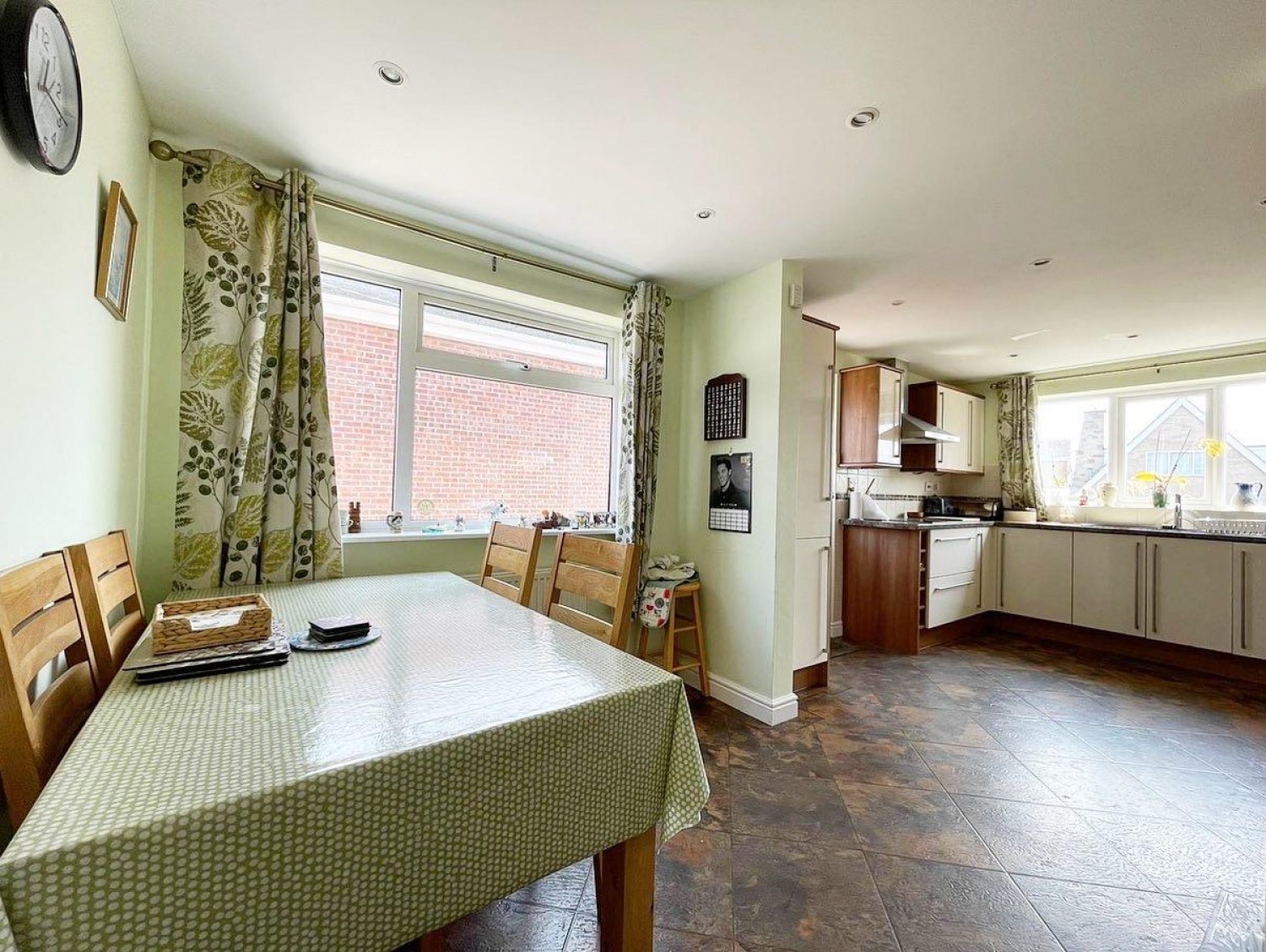 2 bedroom Bungalow for sale in Baslow Crescent, Barnsley, South Yorkshire
