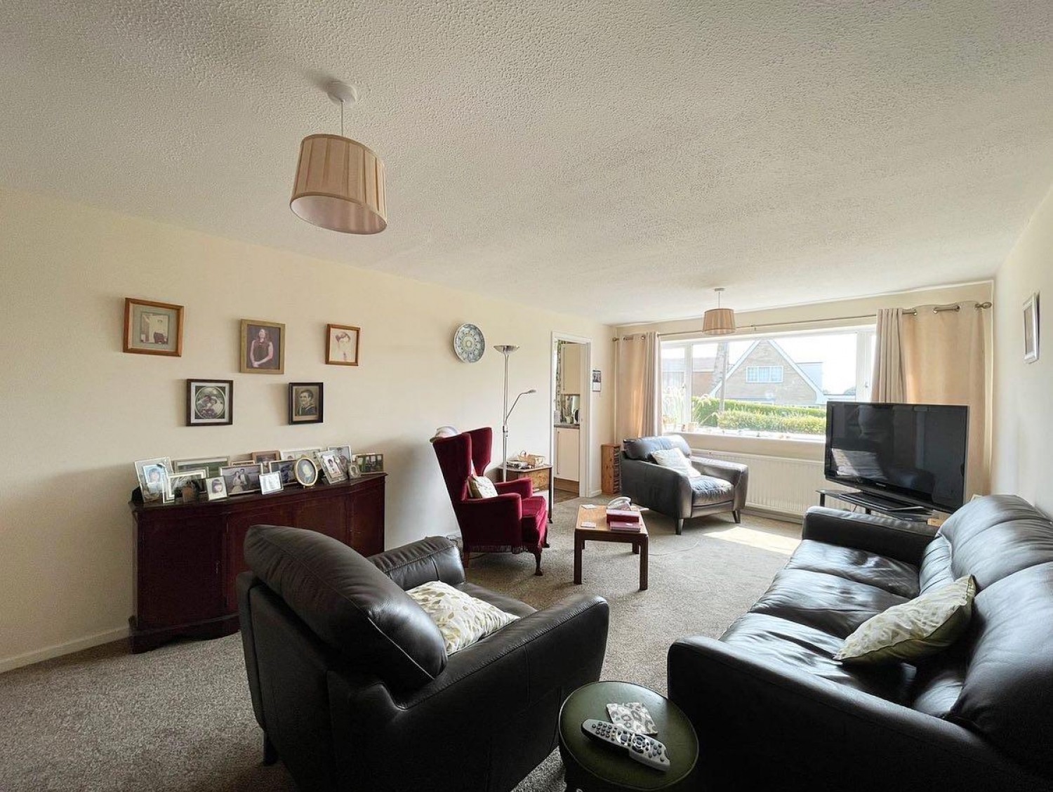 2 bedroom Bungalow for sale in Baslow Crescent, Barnsley, South Yorkshire