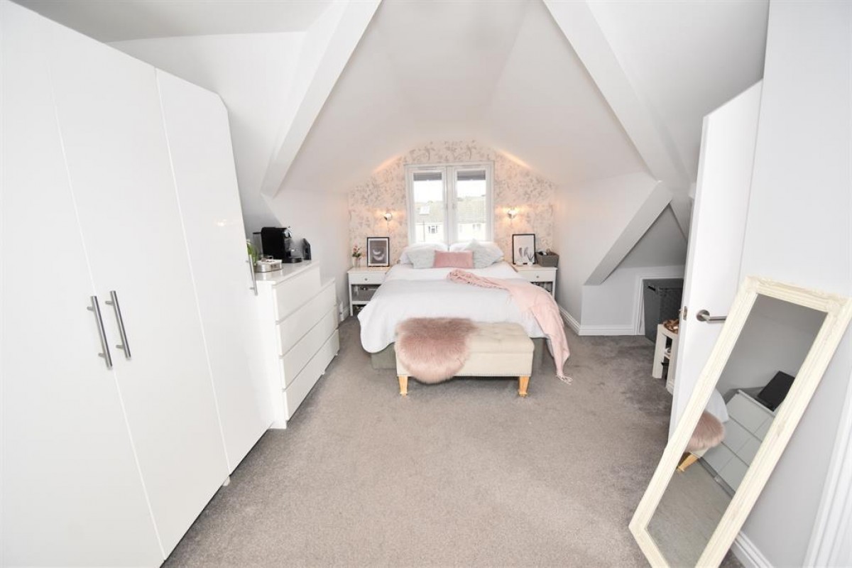 Croomes Hill, Downend, Bristol, BS16 5EH