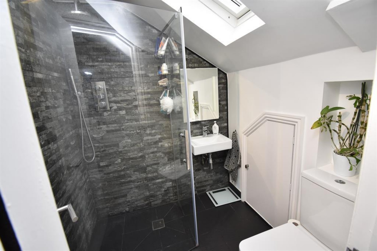 Croomes Hill, Downend, Bristol, BS16 5EH