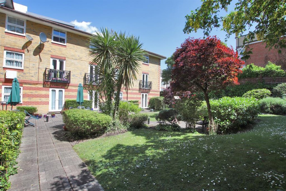 Station Road, Sidcup, Kent, DA15 7JU