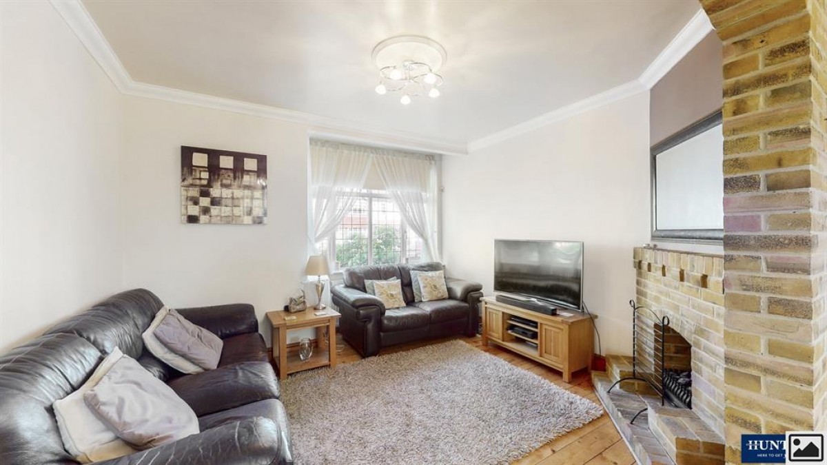 Coombewood Drive, Chadwell Heath, RM6