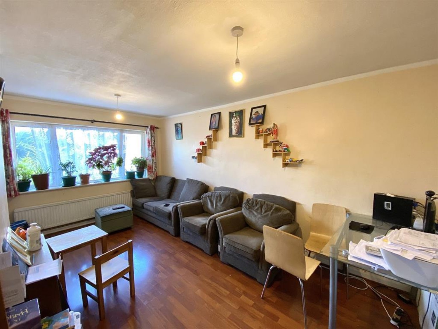 2 bedroom Flat for sale in Fairey Avenue, Hayes, UB3 4NZ