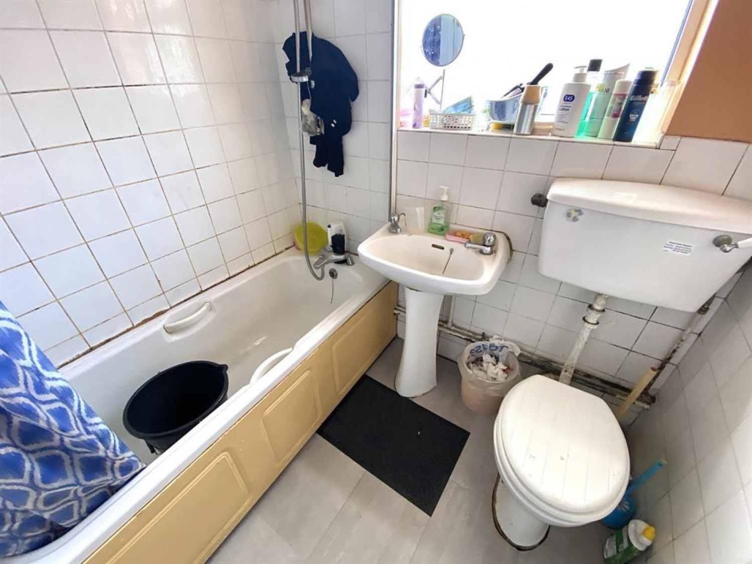 2 bedroom Flat for sale in Fairey Avenue, Hayes, UB3 4NZ