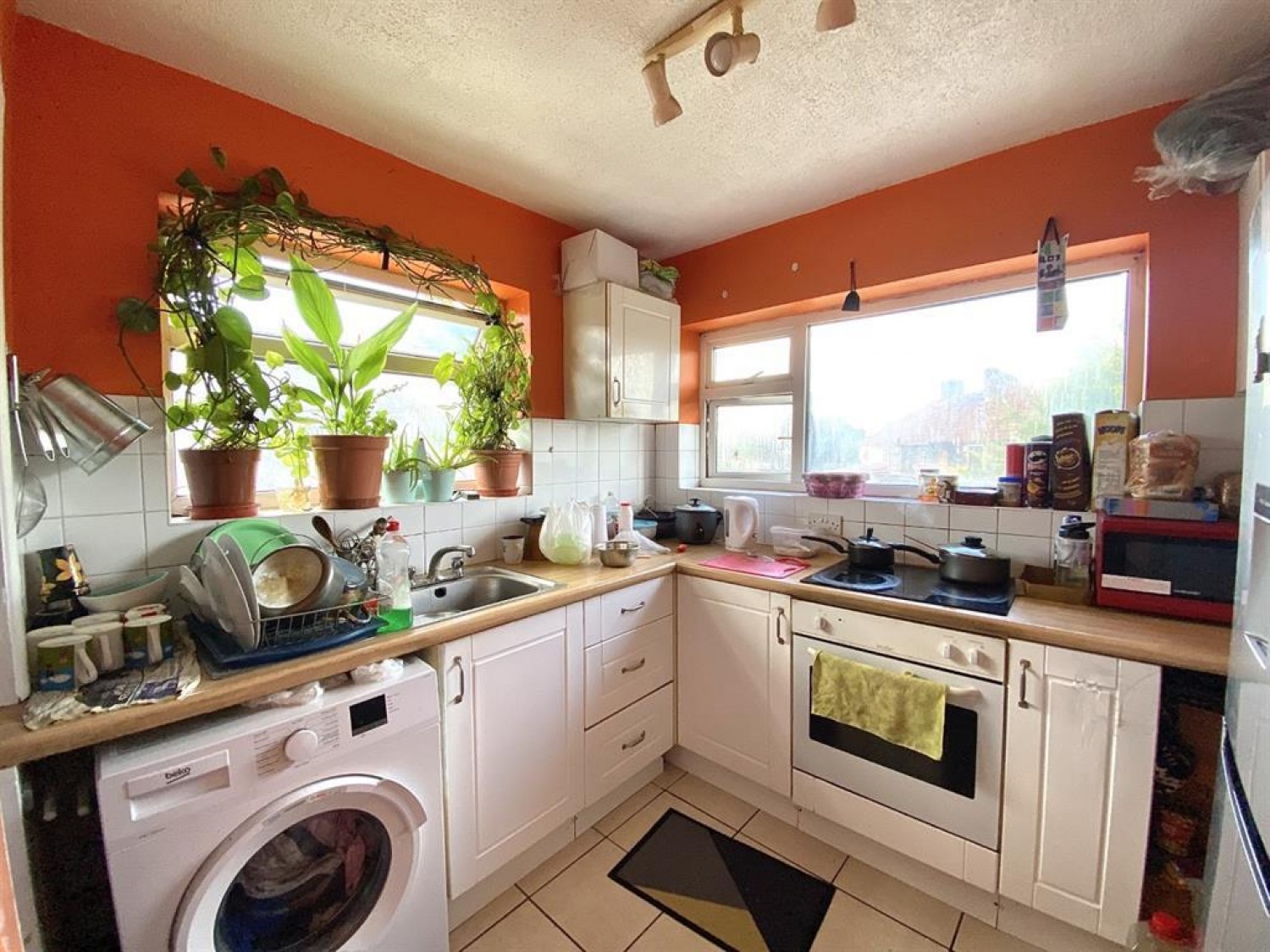 2 bedroom Flat for sale in Fairey Avenue, Hayes, UB3 4NZ