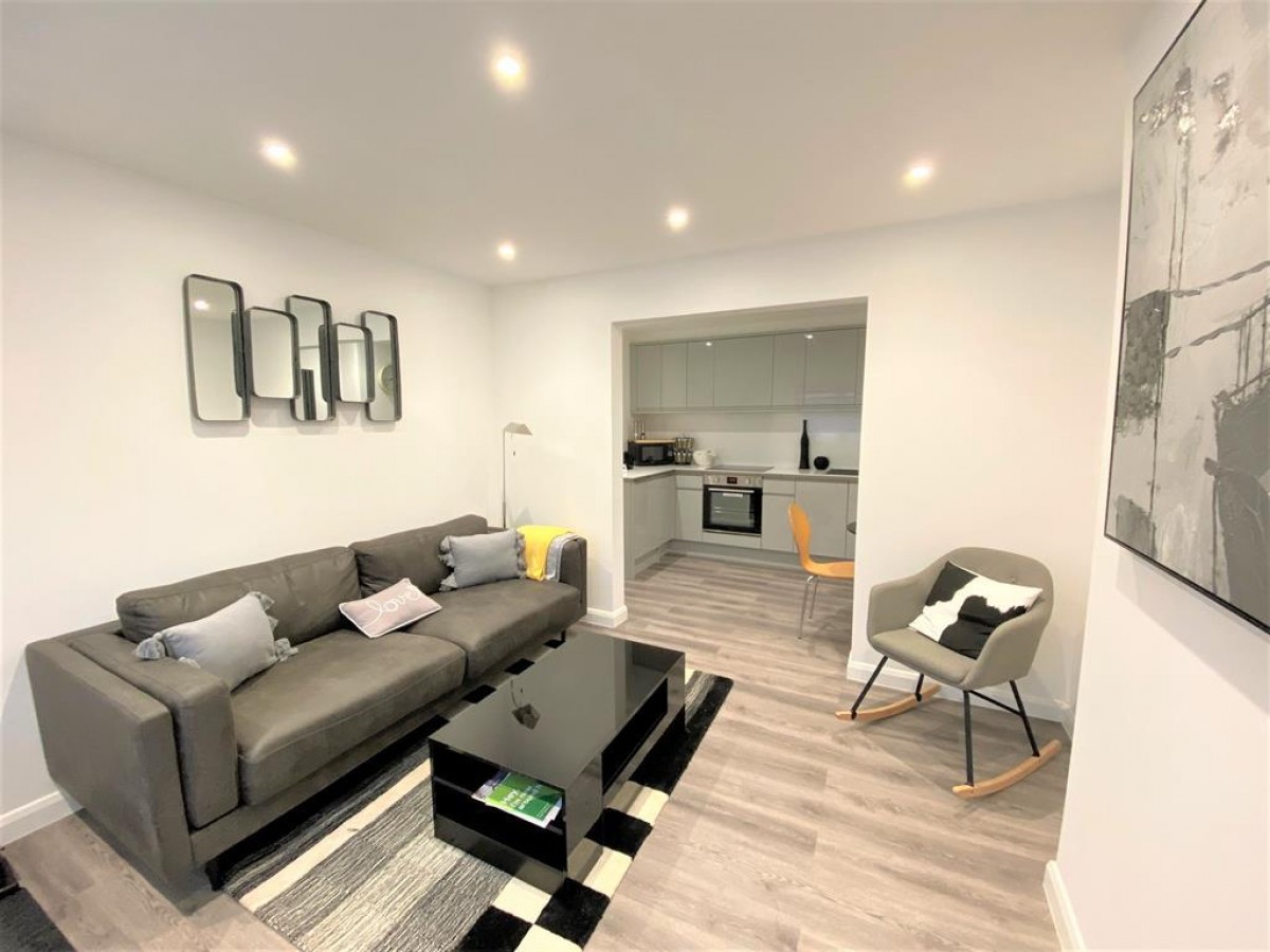 Willow Tree Lane, Hayes, Middlesex, UB4 9BB