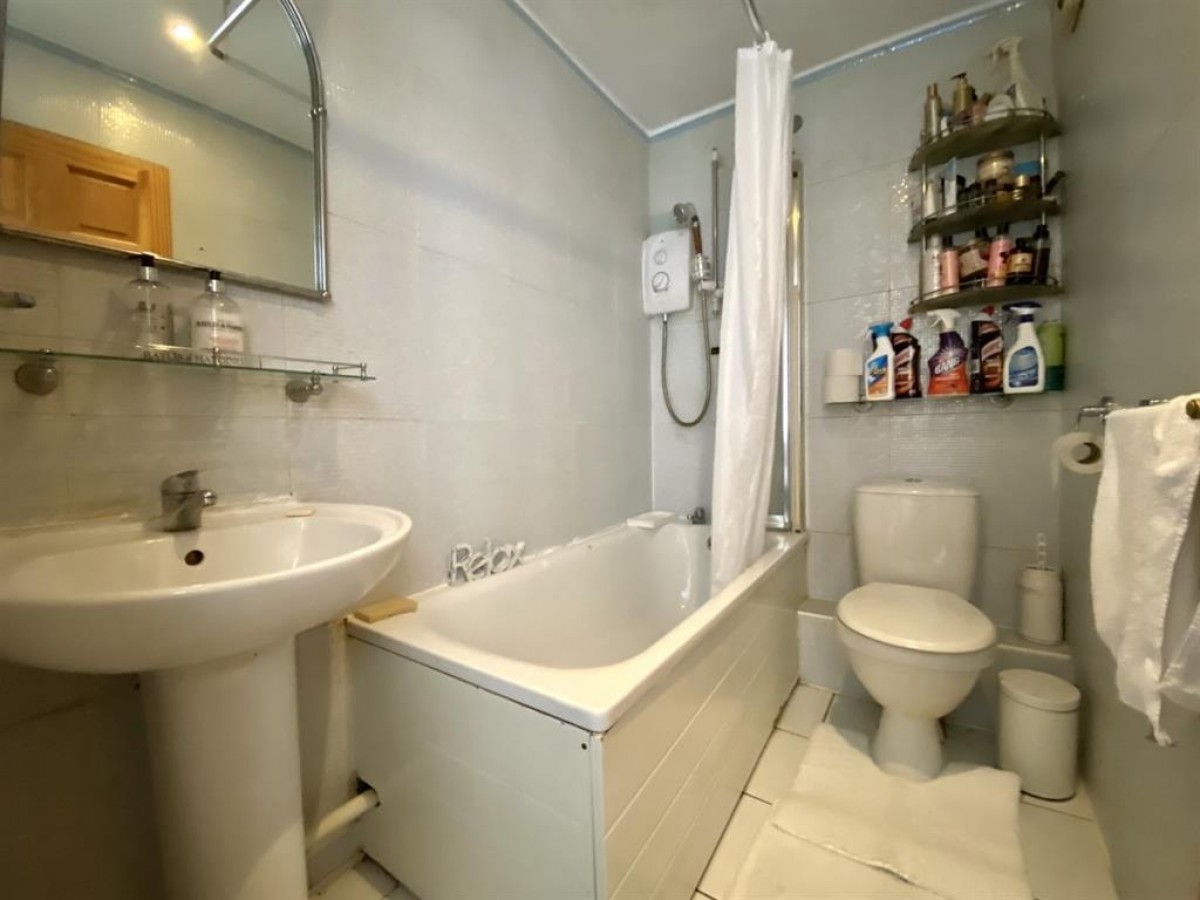 Savoy Avenue, Hayes, UB3 4HE