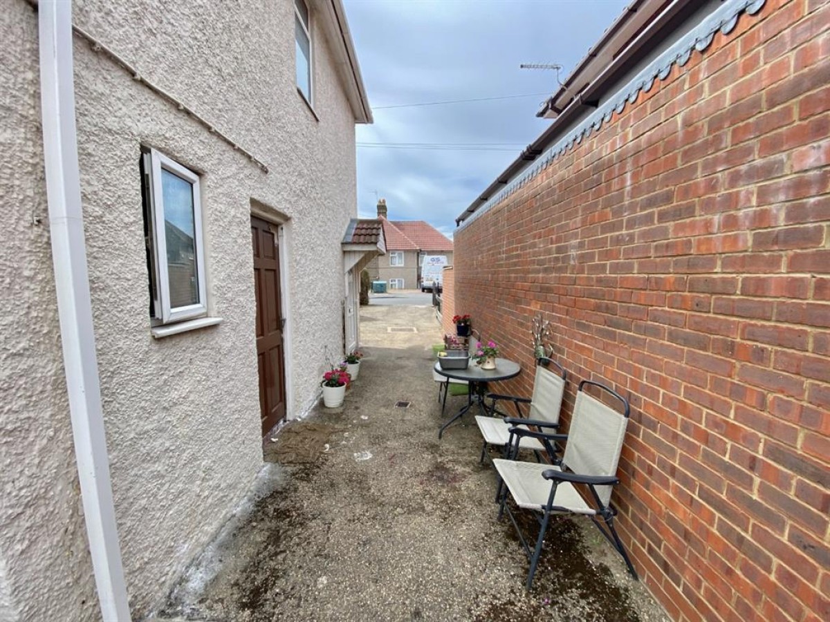Minet Drive, Hayes, Middlesex, UB3 3JN