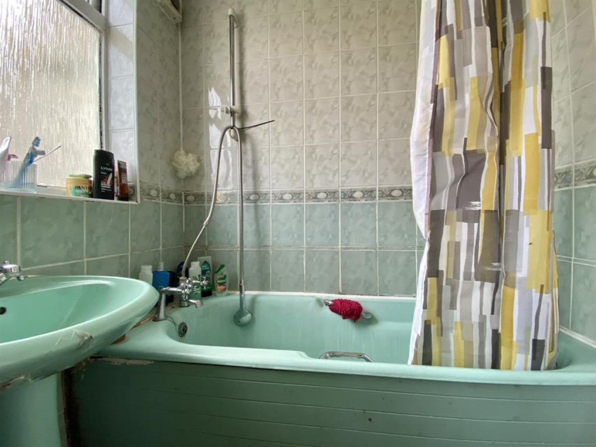 Minet Drive, Hayes, Middlesex, UB3 3JN