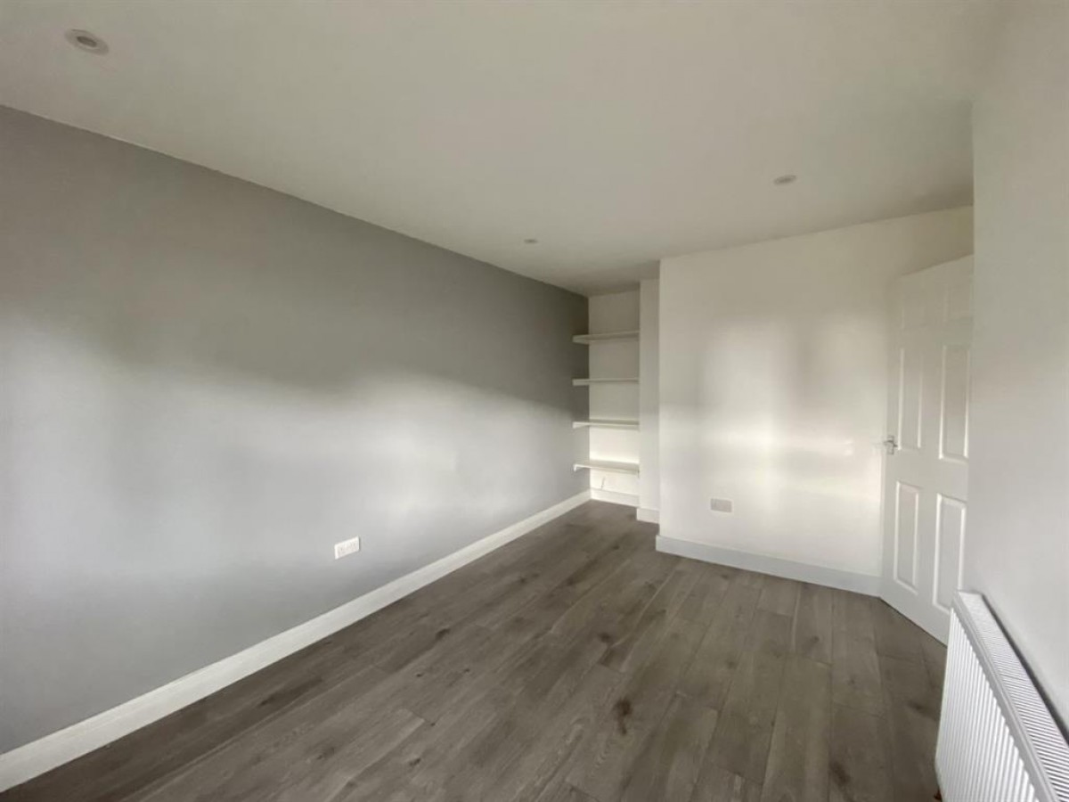 Burns Close, Hayes, UB4 0EJ