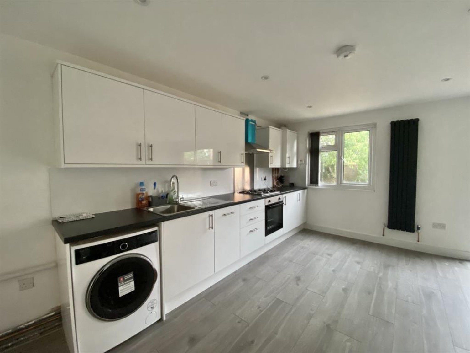 Burns Close, Hayes, UB4 0EJ