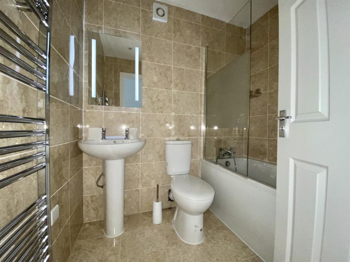 Burns Close, Hayes, UB4 0EJ