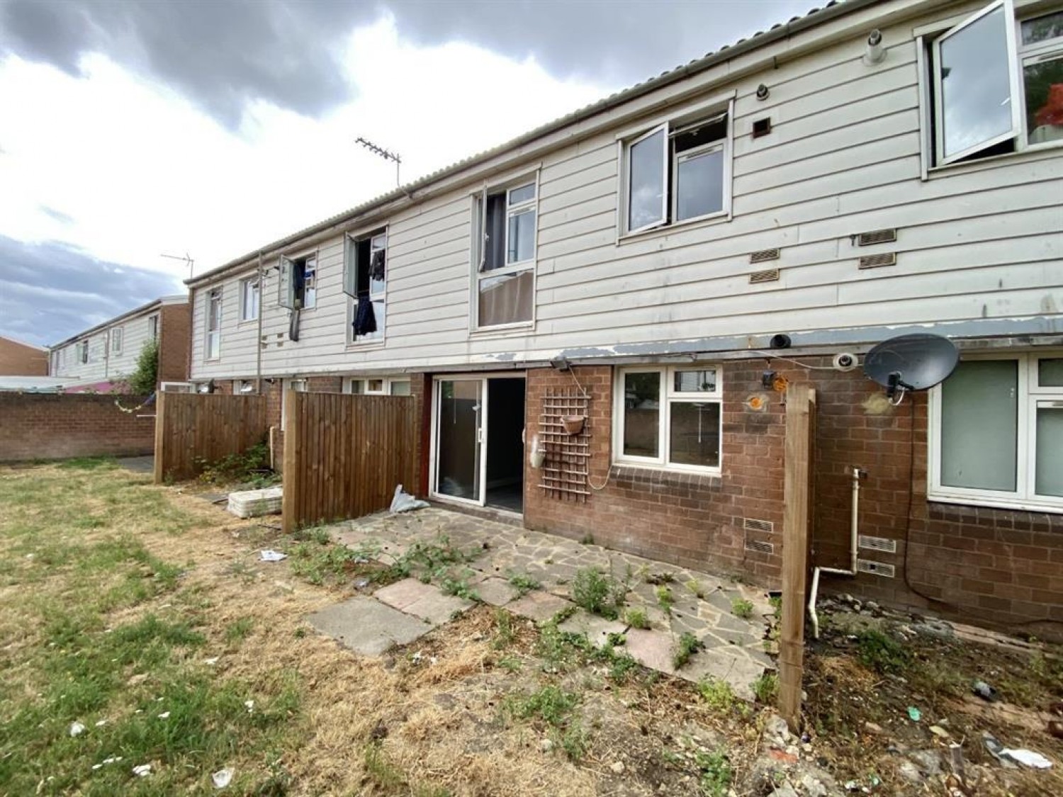 Burns Close, Hayes, UB4 0EJ