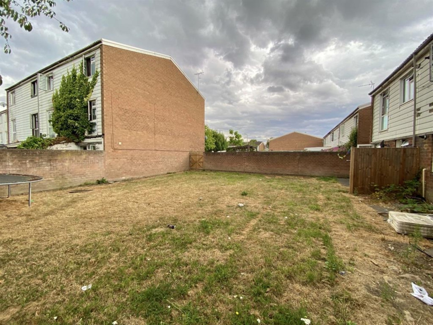 Burns Close, Hayes, UB4 0EJ