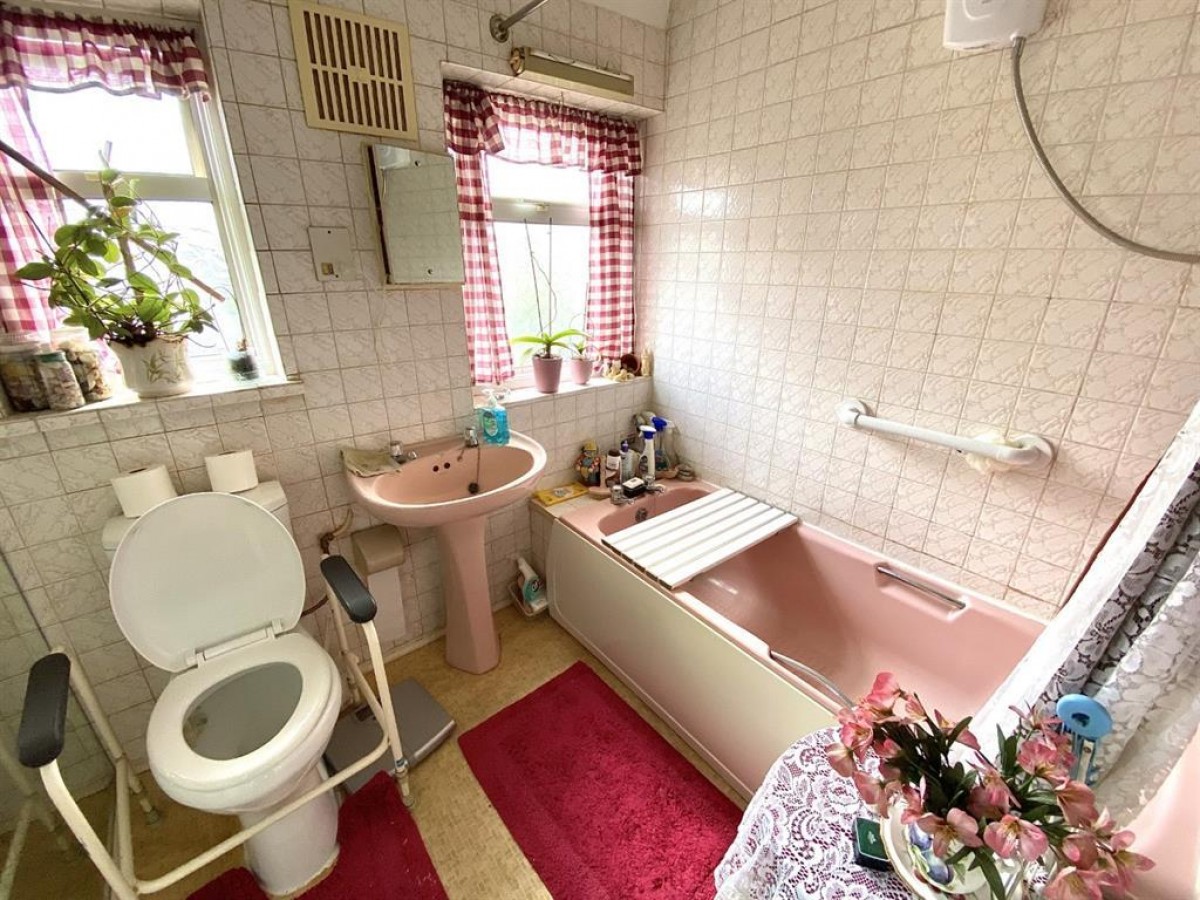 Bourne Avenue, Hayes, Middlesex, UB3 1QN