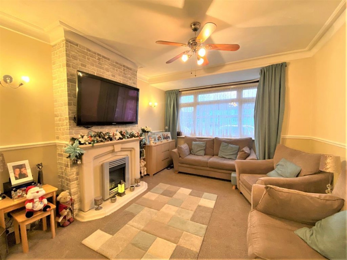 Manton Close, Hayes, Middlesex, UB3 2BA