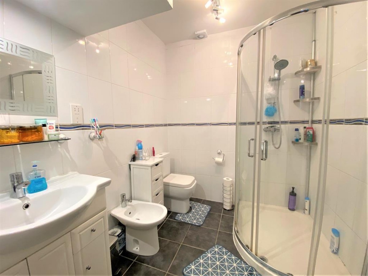 Manton Close, Hayes, Middlesex, UB3 2BA