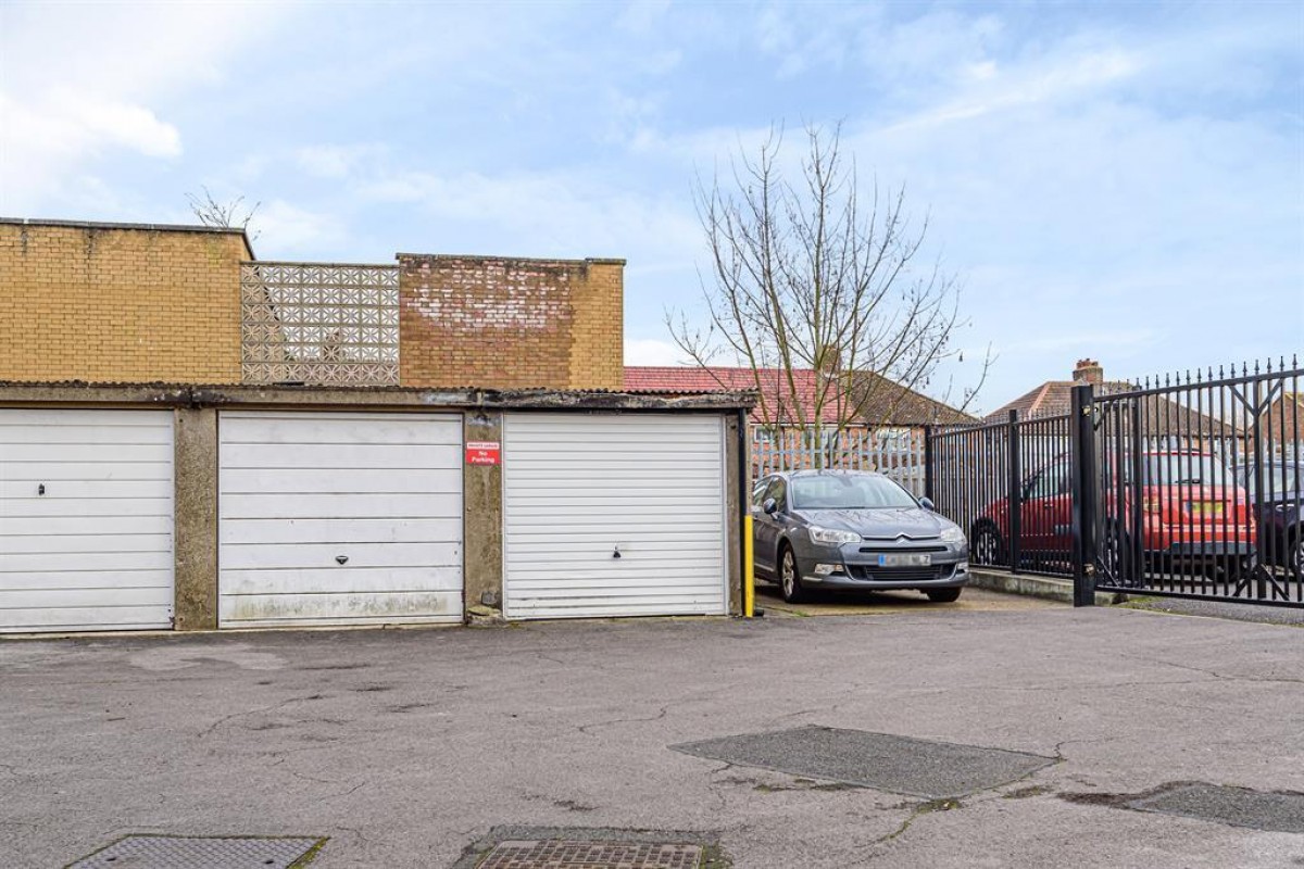 Dallega Close, Hayes, UB31ED