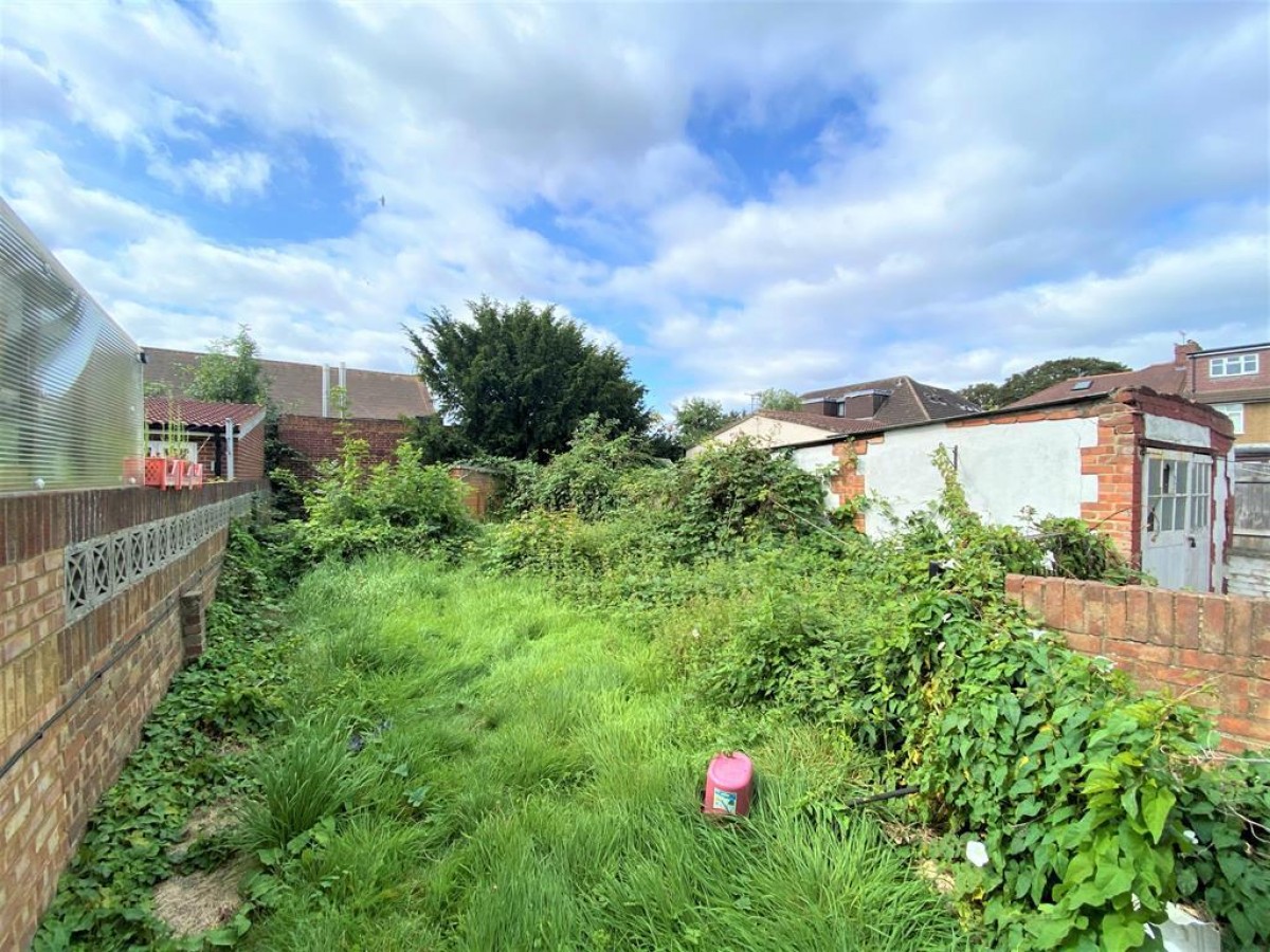 Carlton Avenue, Hayes, Middlesex, UB3 4AD