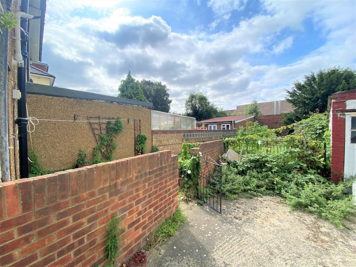 Carlton Avenue, Hayes, Middlesex, UB3 4AD
