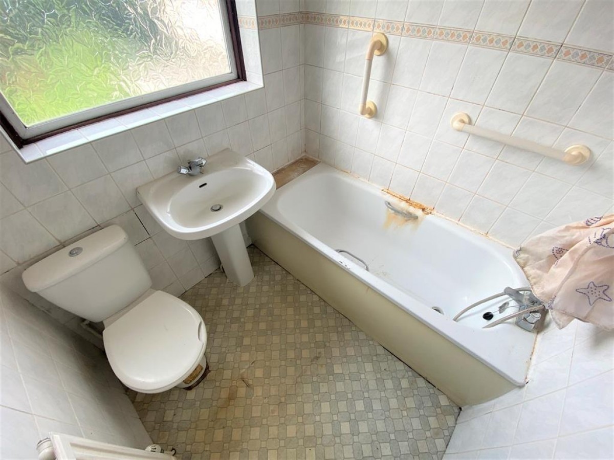 Carlton Avenue, Hayes, Middlesex, UB3 4AD