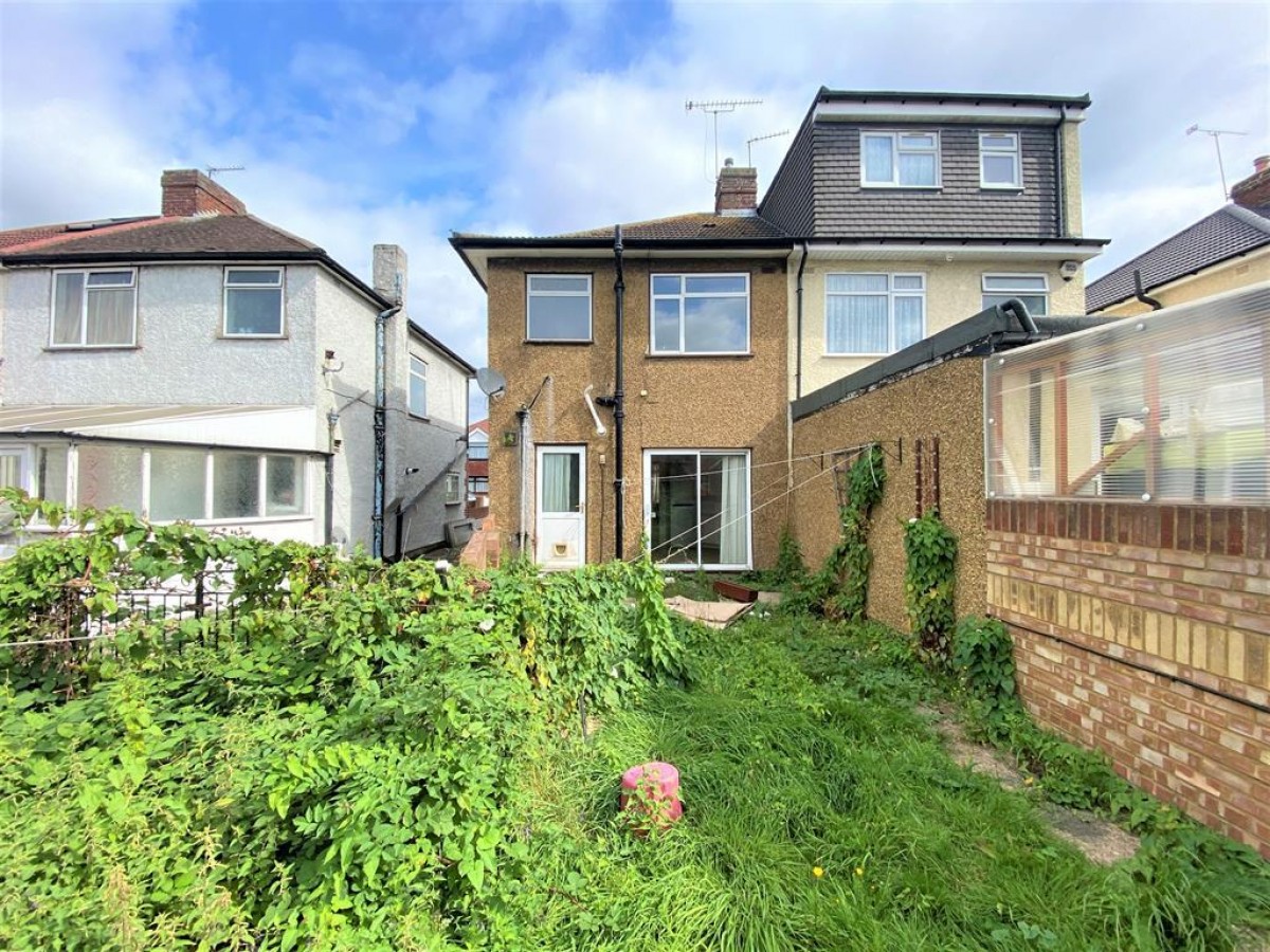 Carlton Avenue, Hayes, Middlesex, UB3 4AD