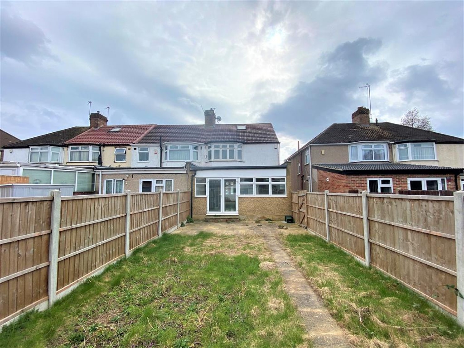 Glamis Crescent, Hayes, Middlesex, UB3 1QB