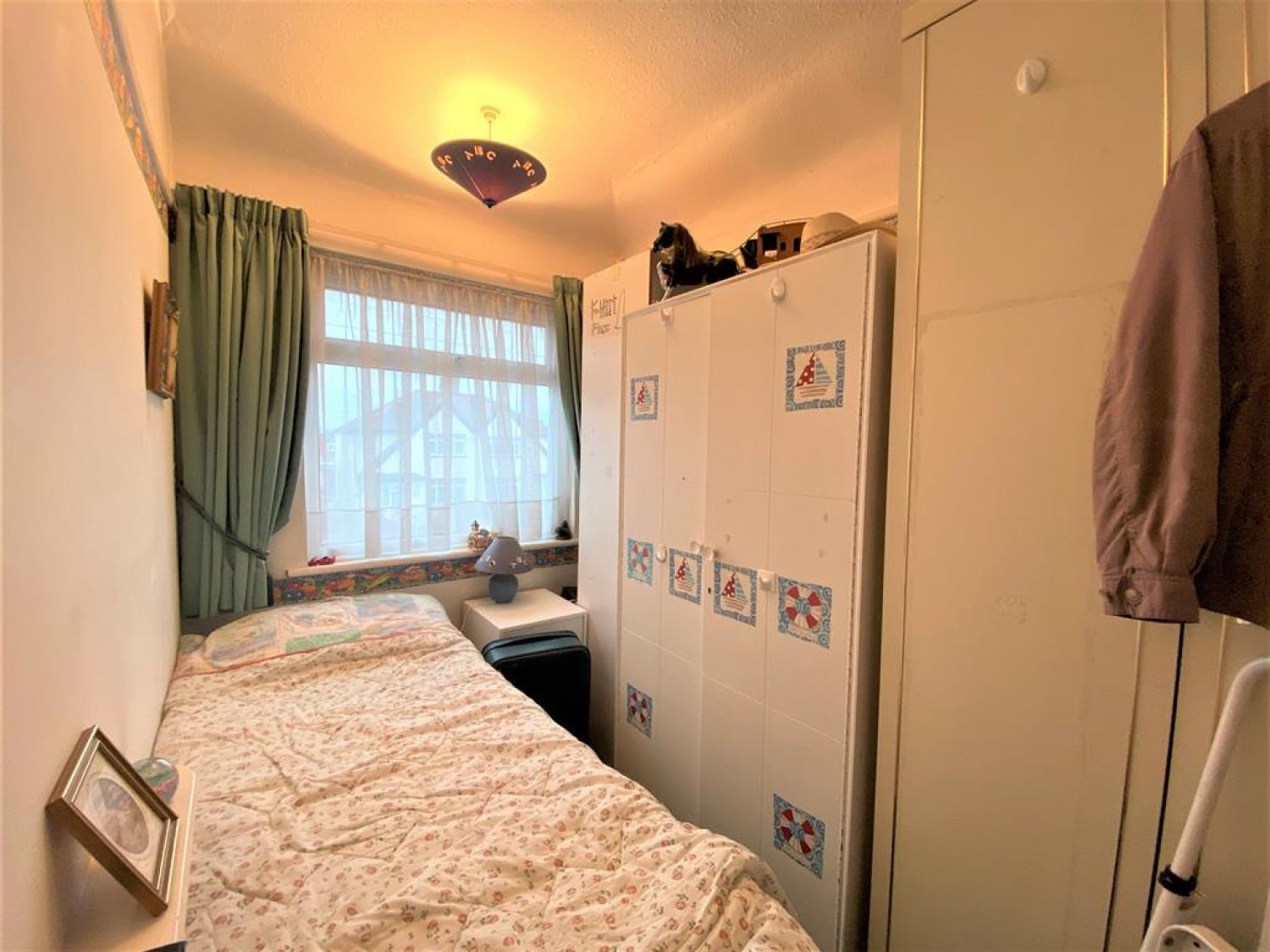 Wentworth Crescent, Hayes, Middlesex, UB3 1NR