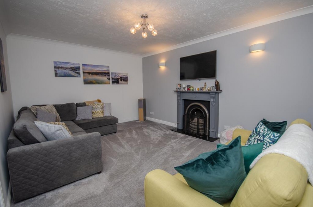 Colliers Break, Emersons Green, Bristol, BS16 7EB