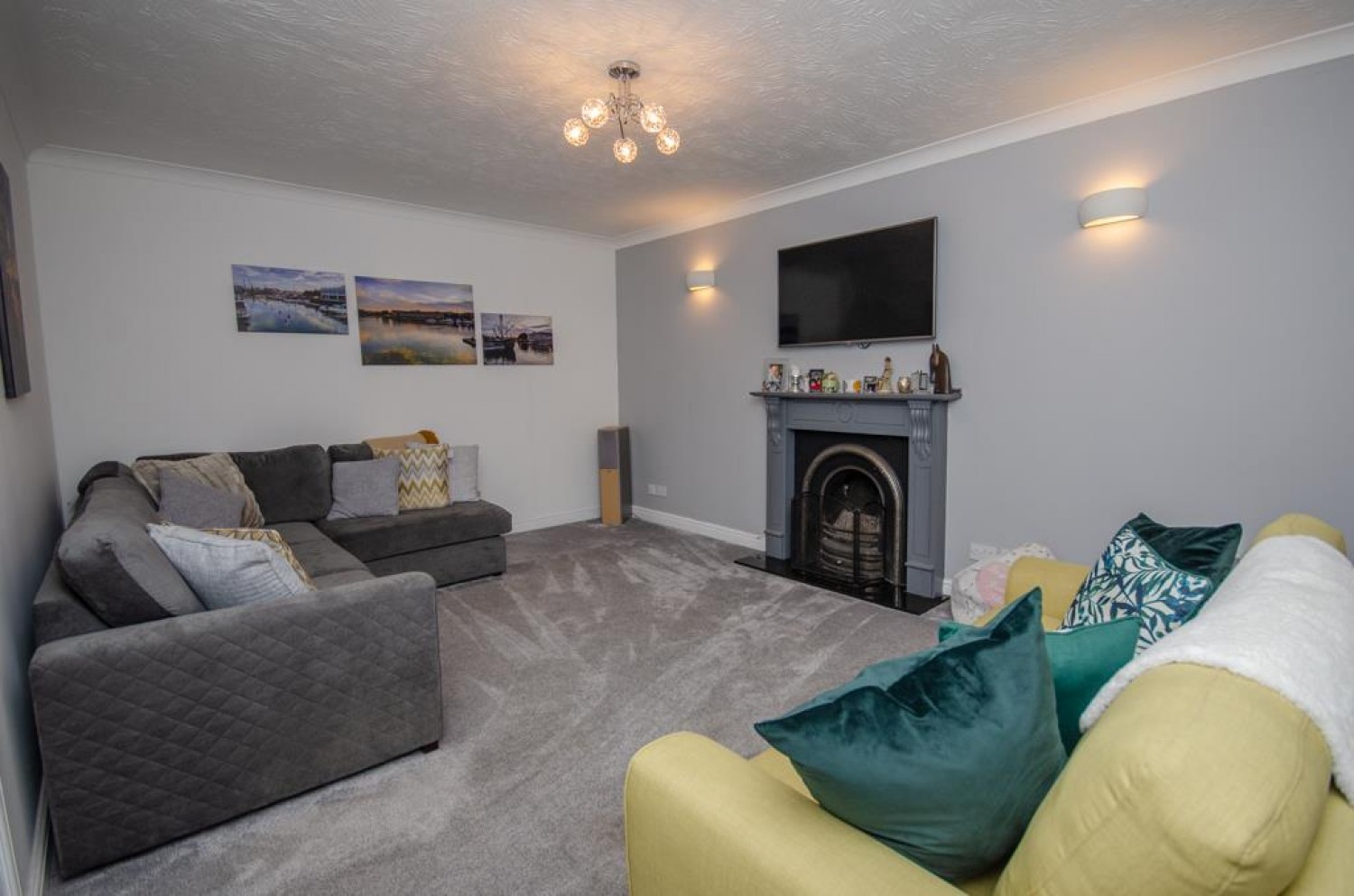 Colliers Break, Emersons Green, Bristol, BS16 7EB