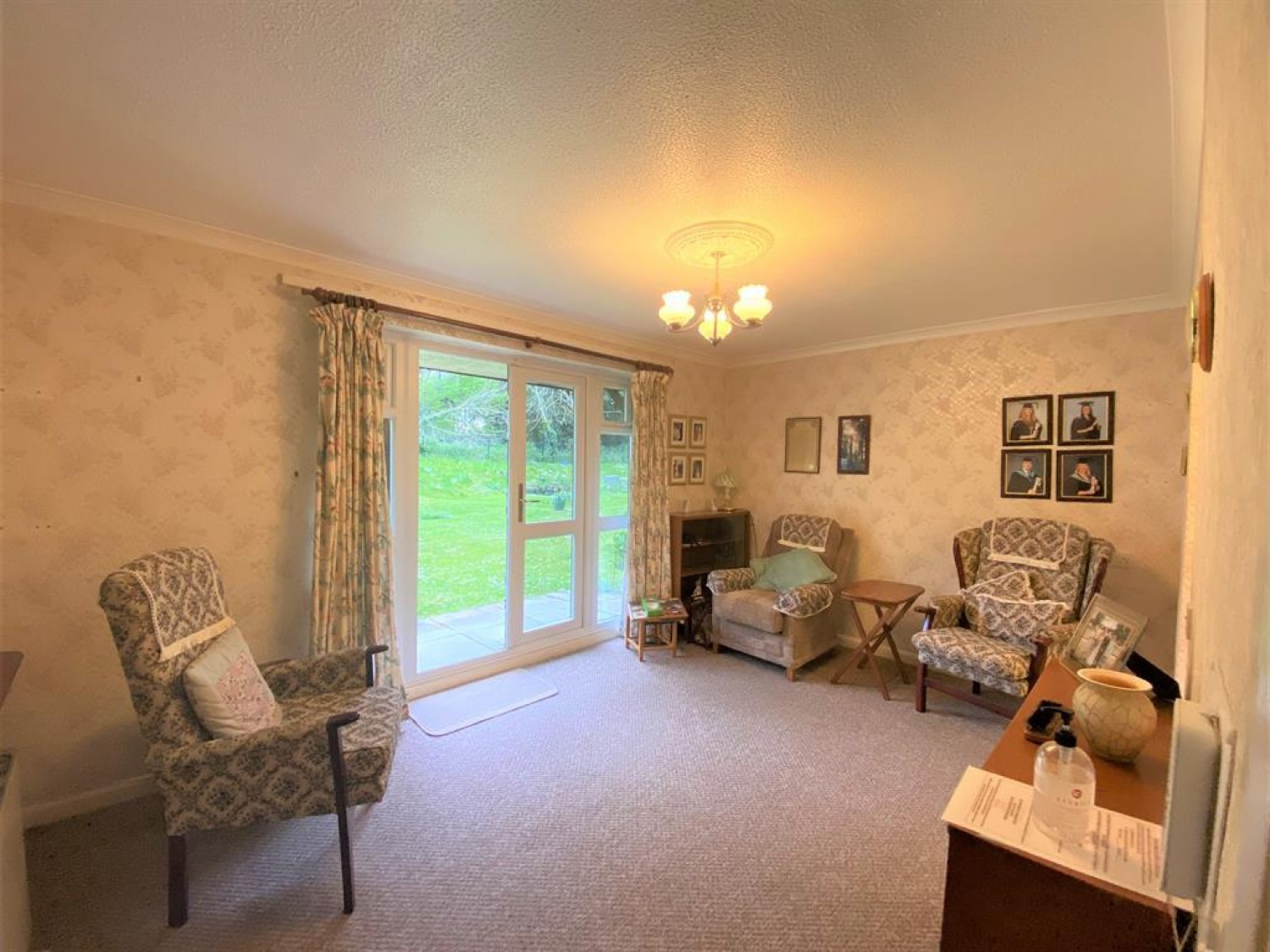 Westcombe Lodge Drive , Hayes, UB4 8HQ