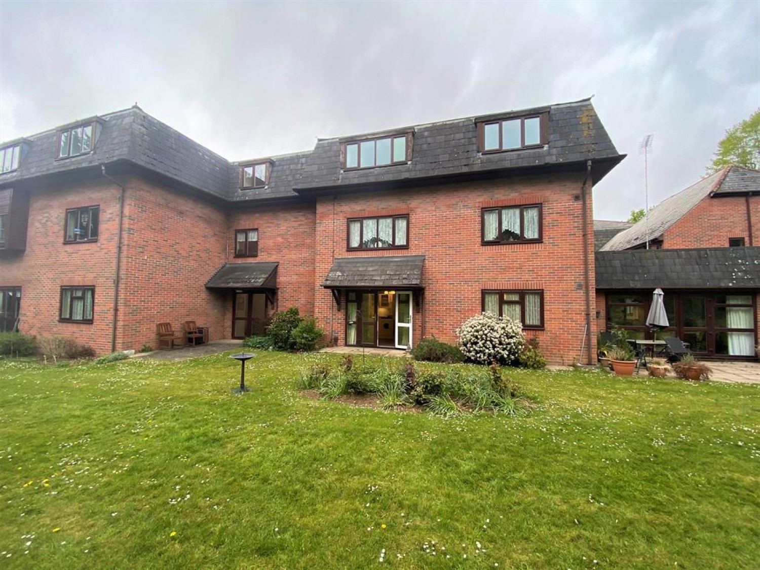 Westcombe Lodge Drive , Hayes, UB4 8HQ