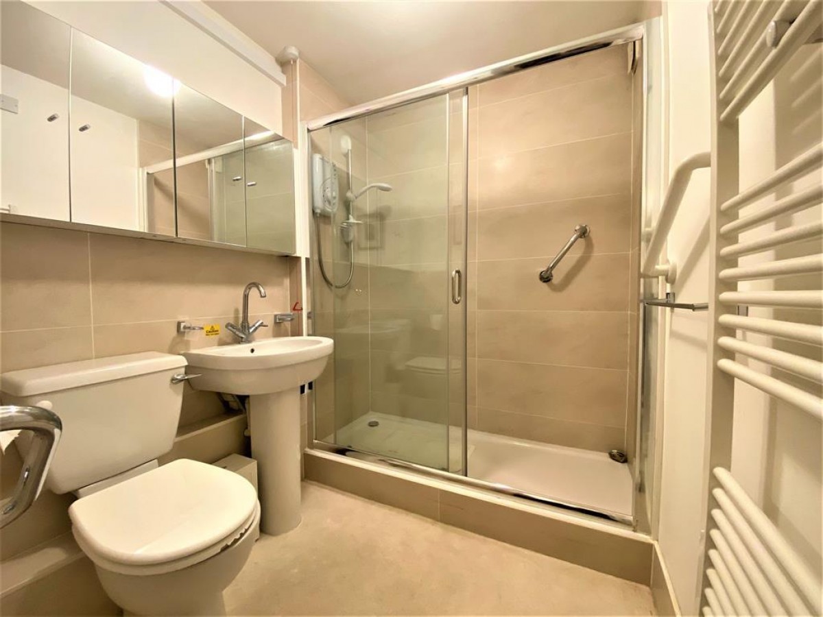 Westcombe Lodge Drive , Hayes, UB4 8HQ