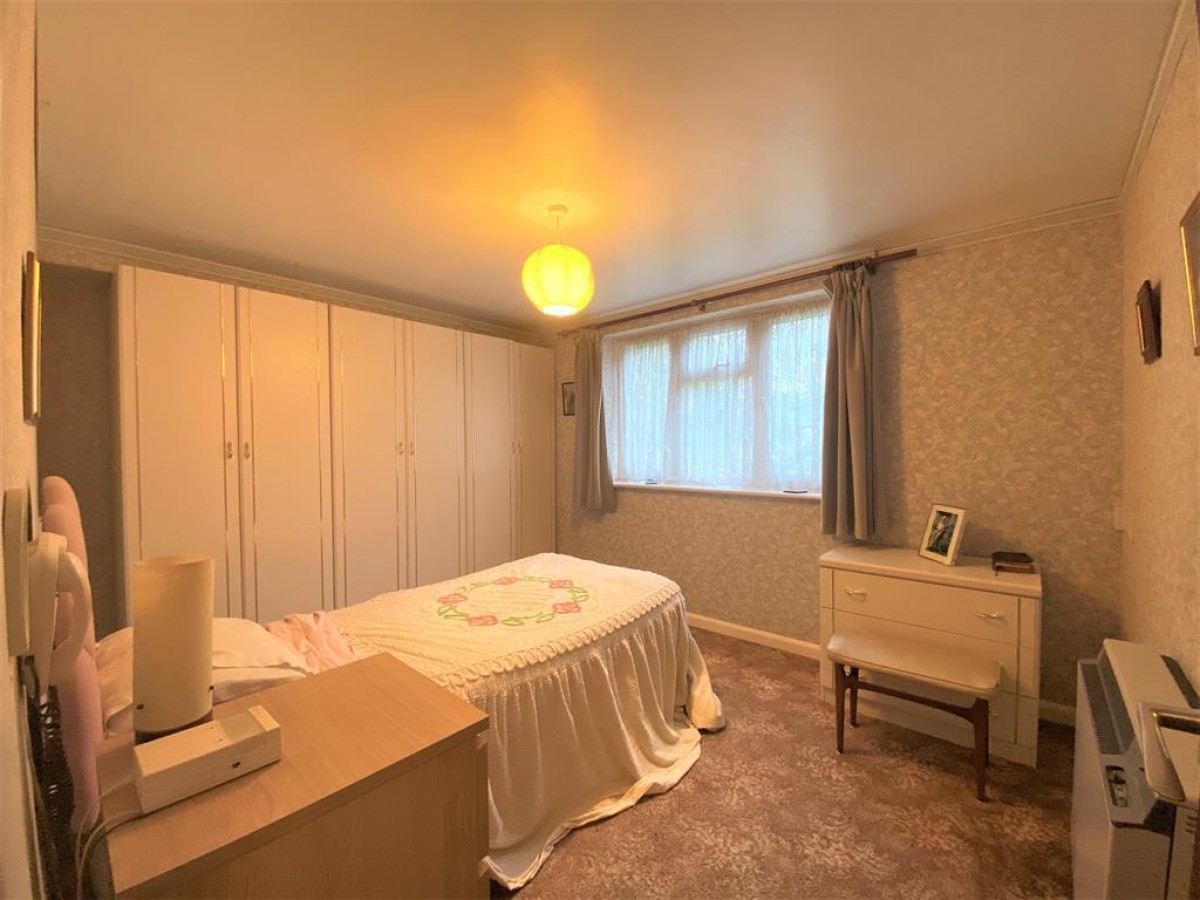 Westcombe Lodge Drive , Hayes, UB4 8HQ