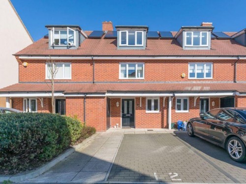 Fremantle Way, Hayes