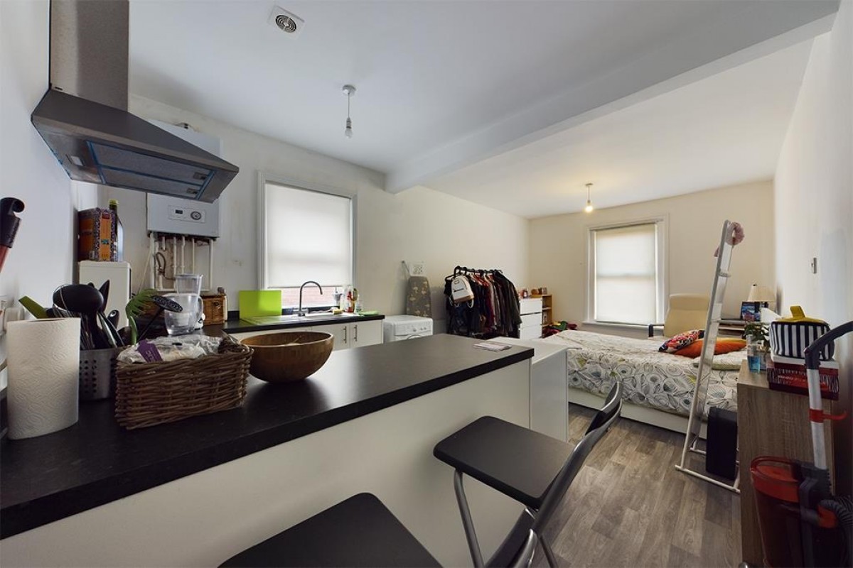 Shakespeare Avenue - Gas, Water & Electric Included