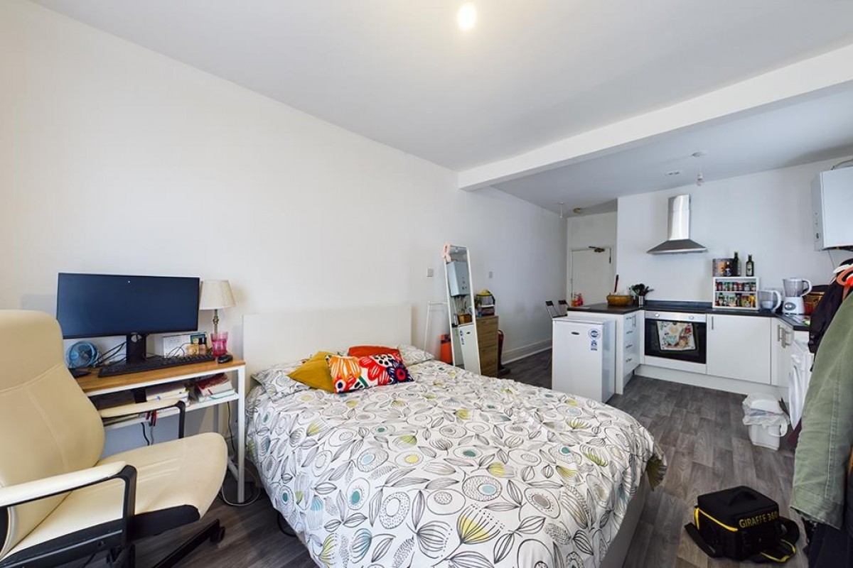 Shakespeare Avenue - Gas, Water & Electric Included