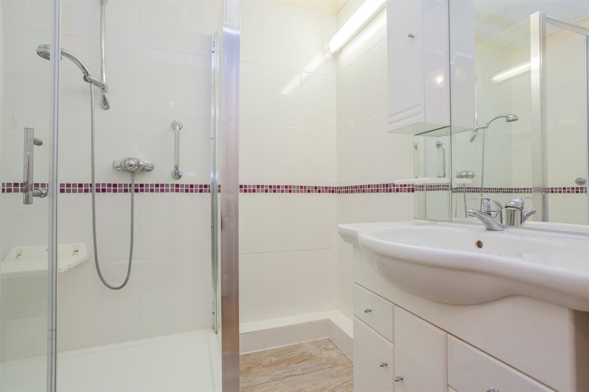 Diamond Court ,153 Banbury Road, OX2 7AA