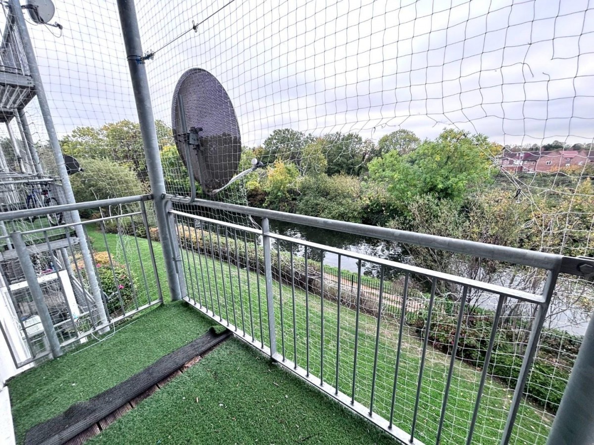 Canalside Gardens, Southall