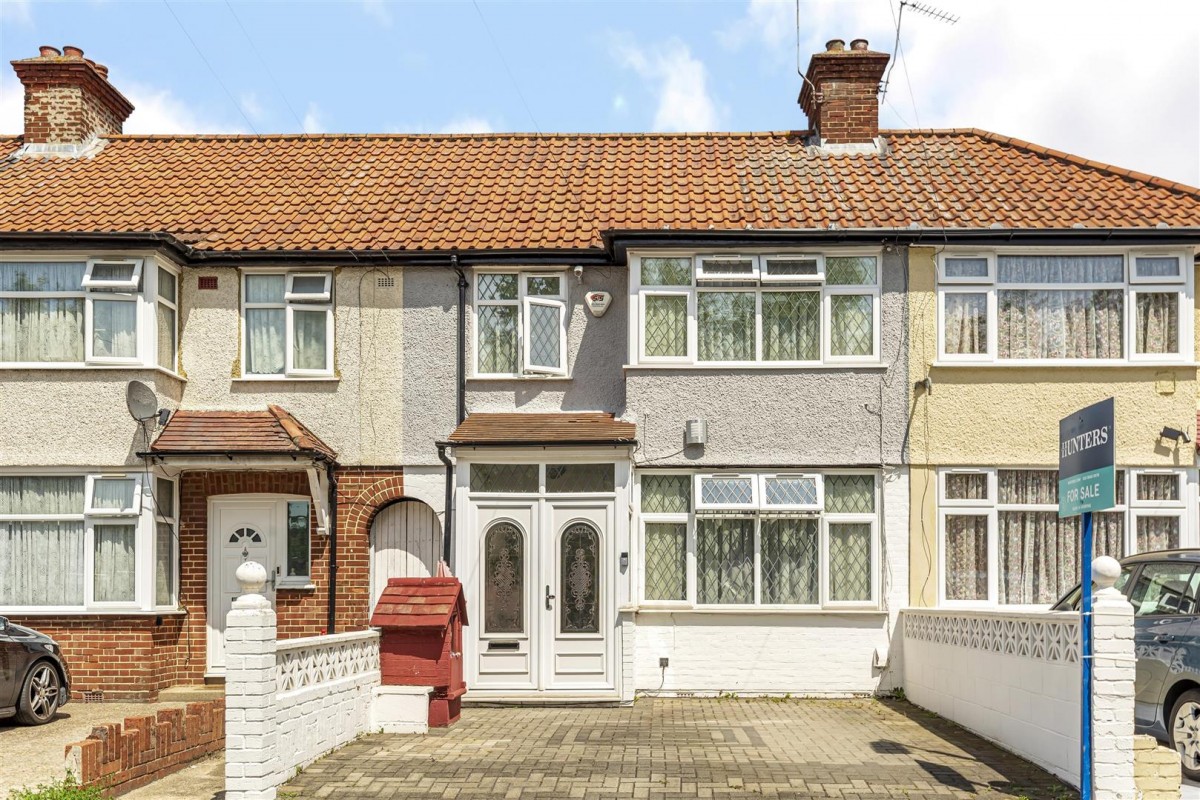 Carlyon Road, Hayes, Middlesex, UB4 0NS