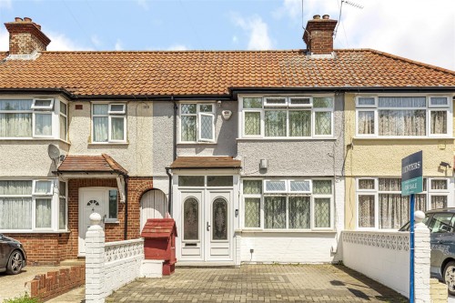 Carlyon Road, Hayes, Middlesex, UB4 0NS