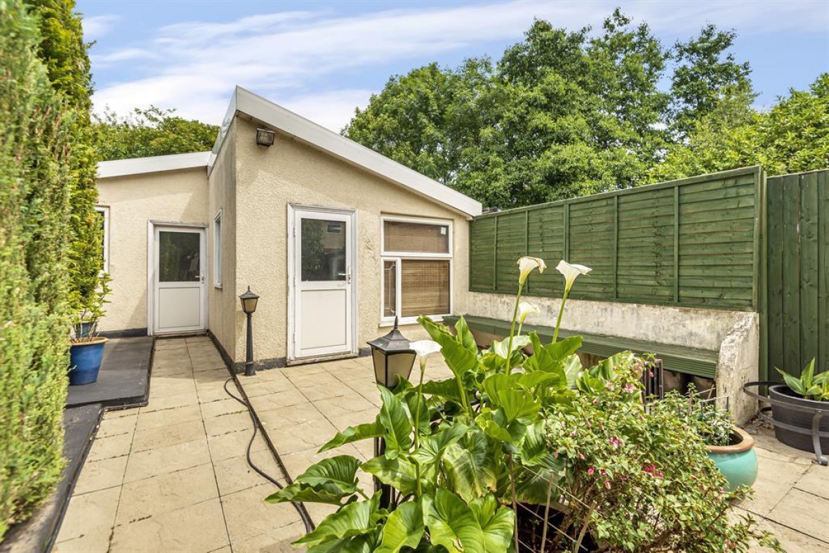 Carlyon Road, Hayes, Middlesex, UB4 0NS