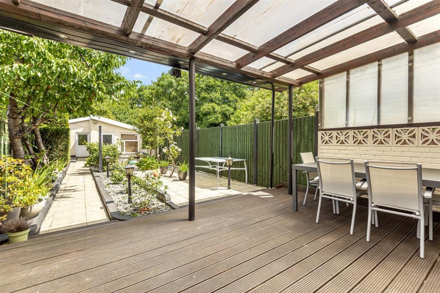 Carlyon Road, Hayes, Middlesex, UB4 0NS