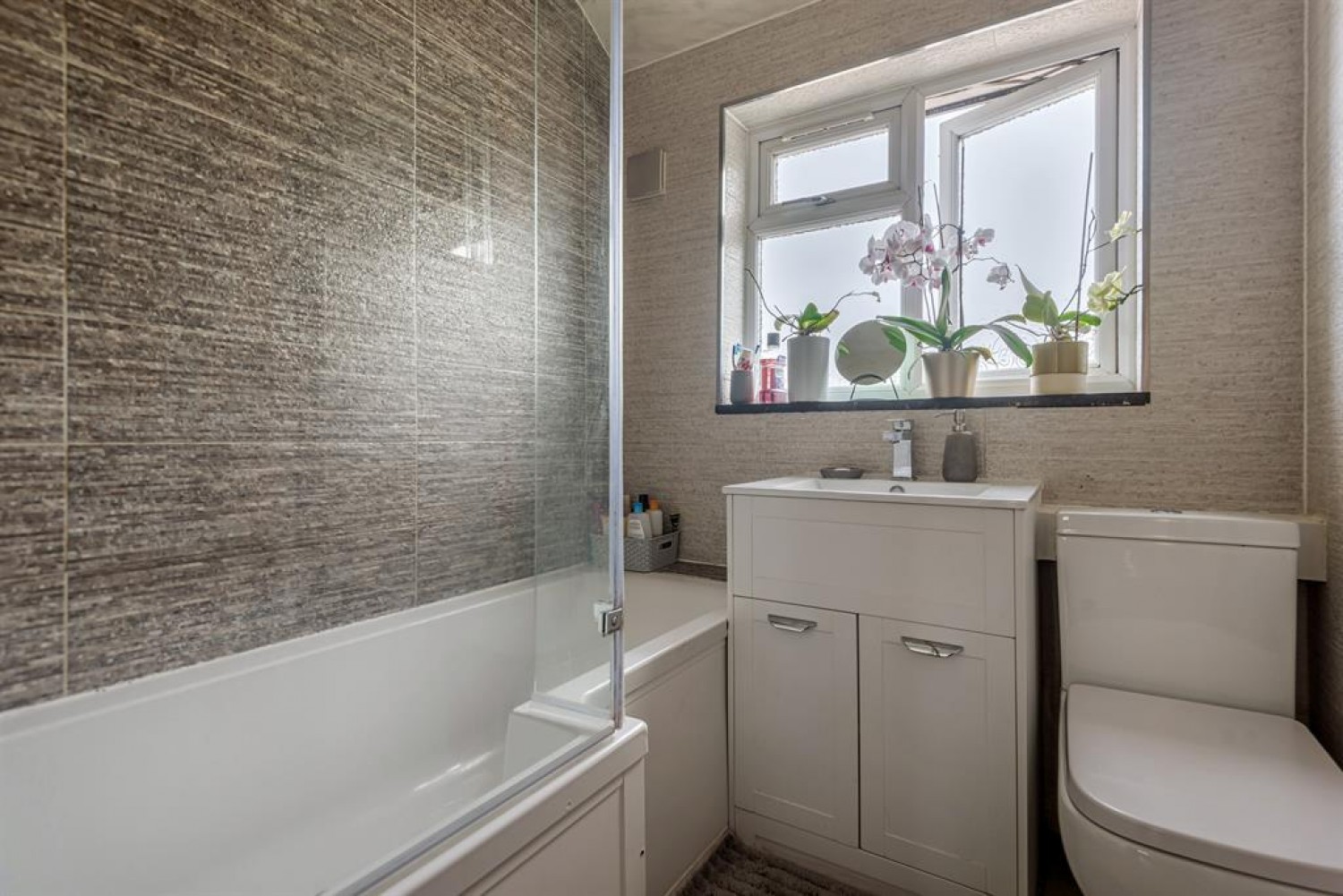 Carlyon Road, Hayes, Middlesex, UB4 0NS