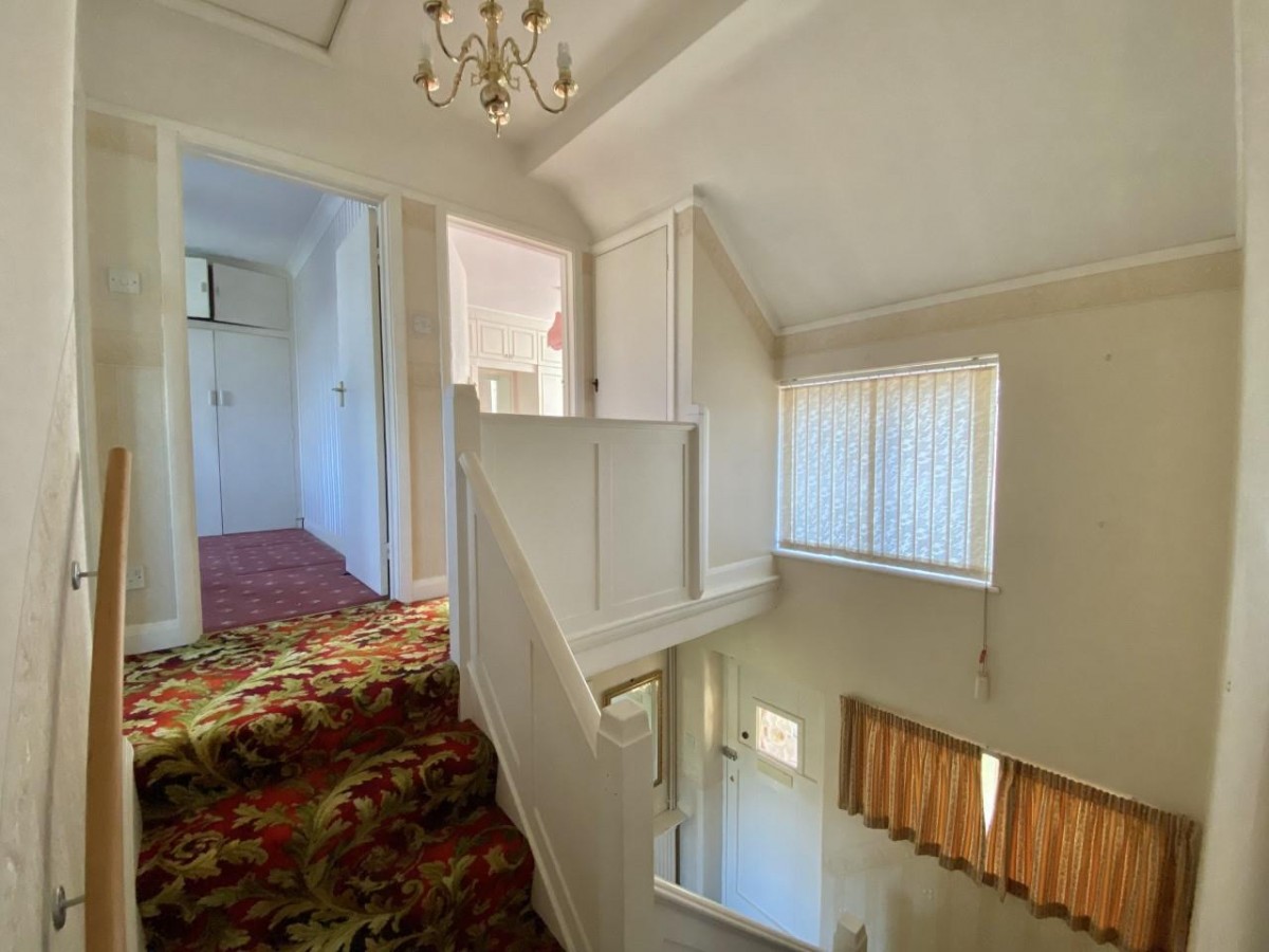 Stirling Road , Hayes, UB3 3AH