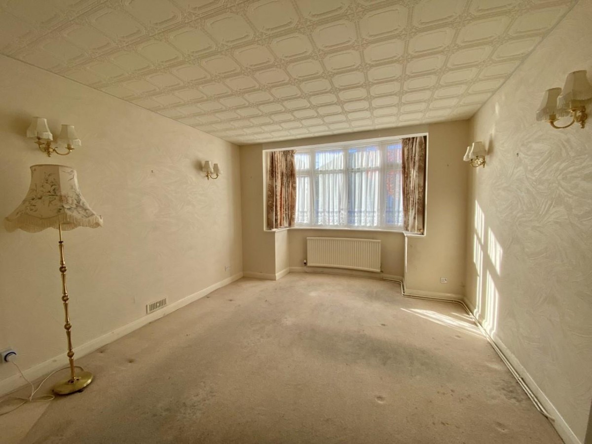 Stirling Road , Hayes, UB3 3AH