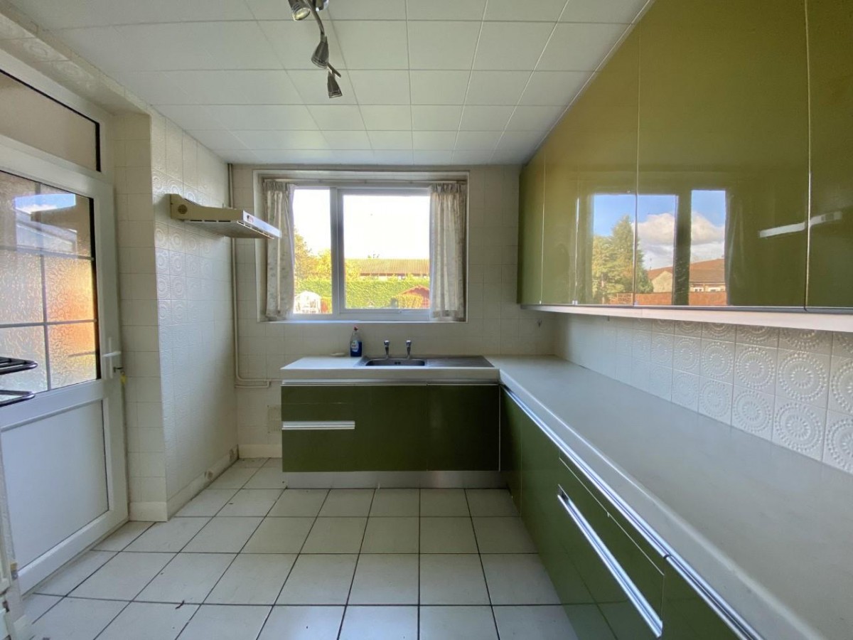 Stirling Road , Hayes, UB3 3AH