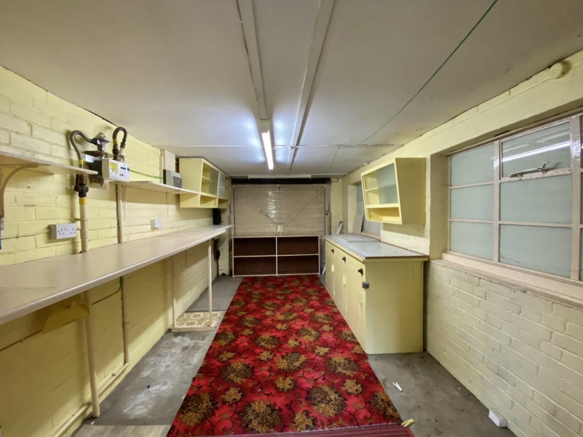 Stirling Road , Hayes, UB3 3AH